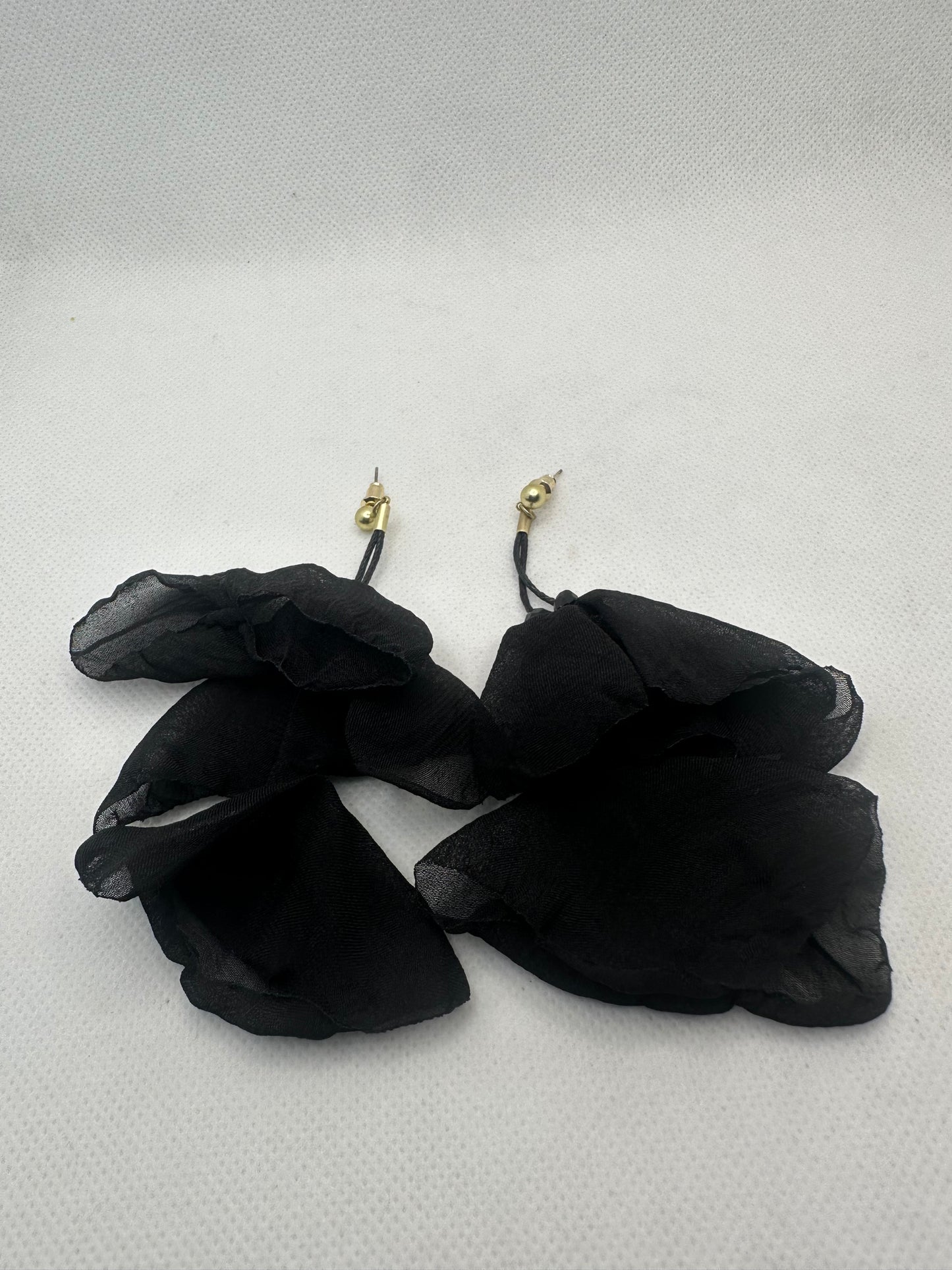 Soft Petal Earrings (short)