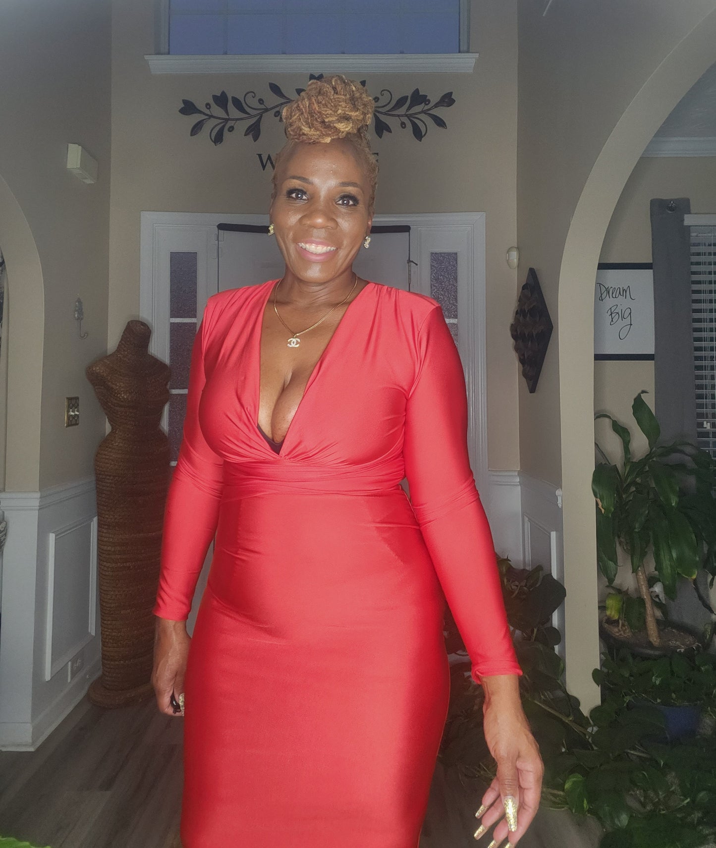 SHE WANTS IT ALL! (RED)