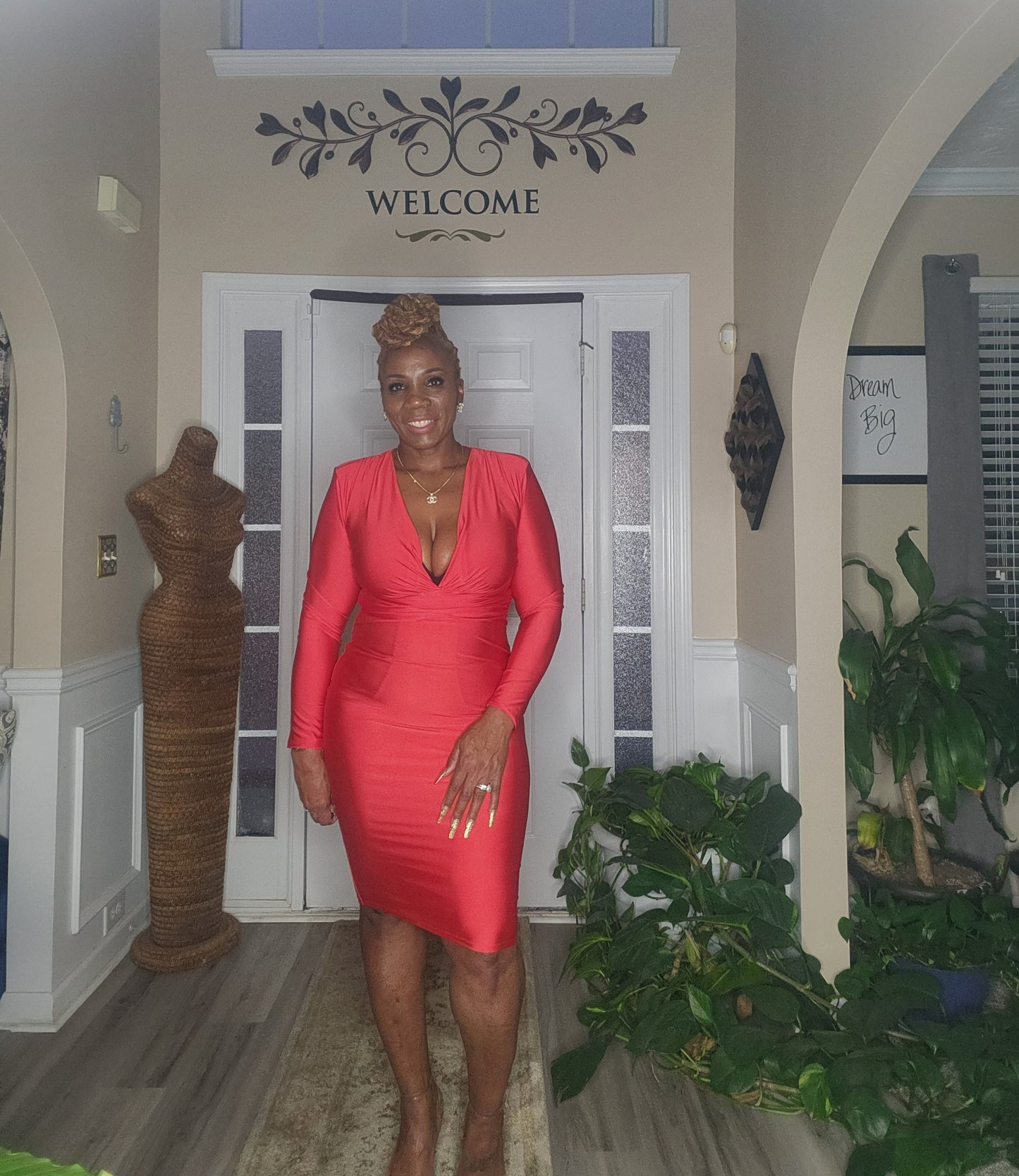 SHE WANTS IT ALL! (RED)