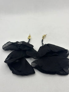 Soft Petal Earrings (short)